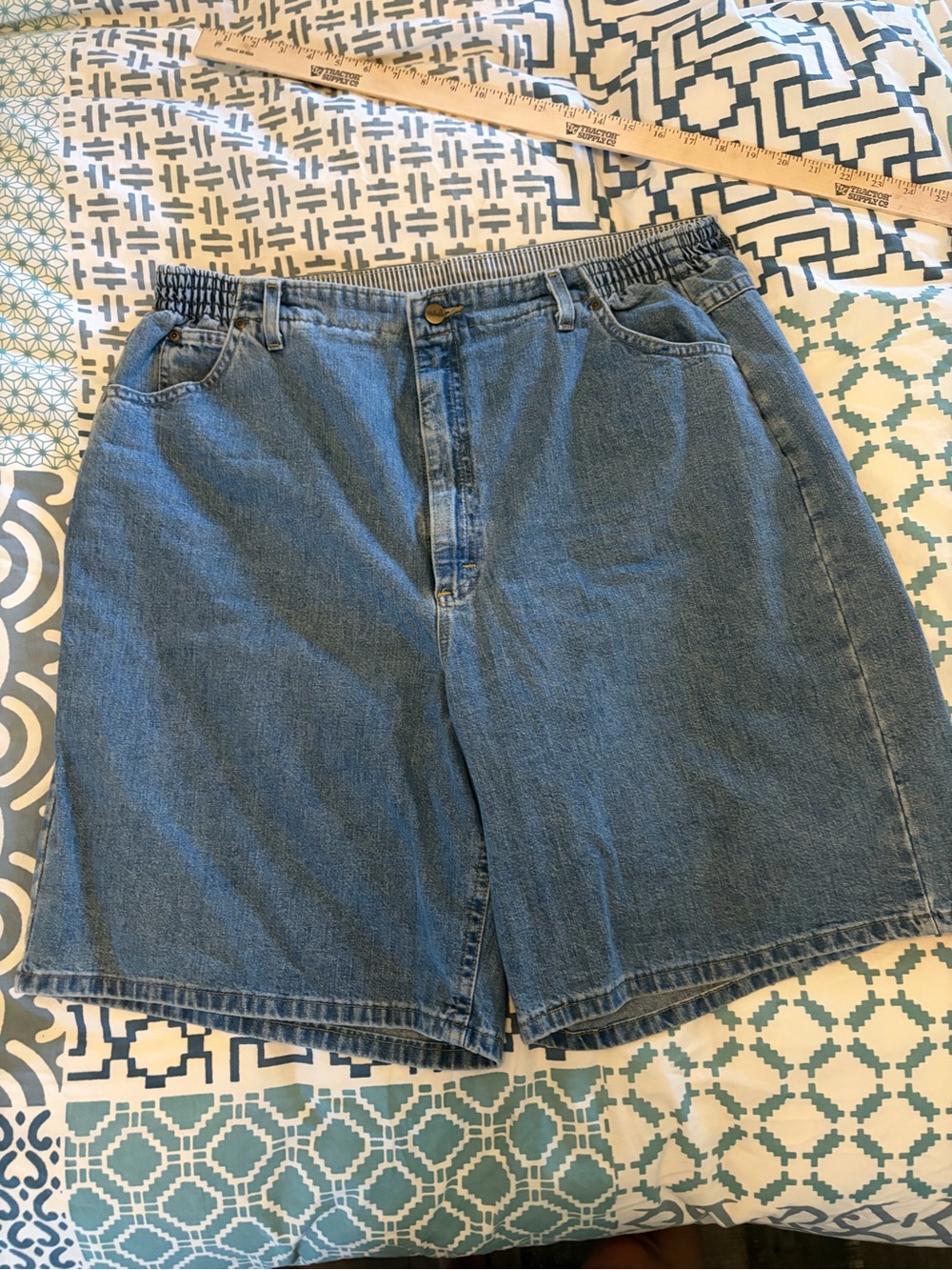 L.L.Bean Vintage 90’s Blue Jean Elastic Waisted Shorts. Women’s size 20R UEC.